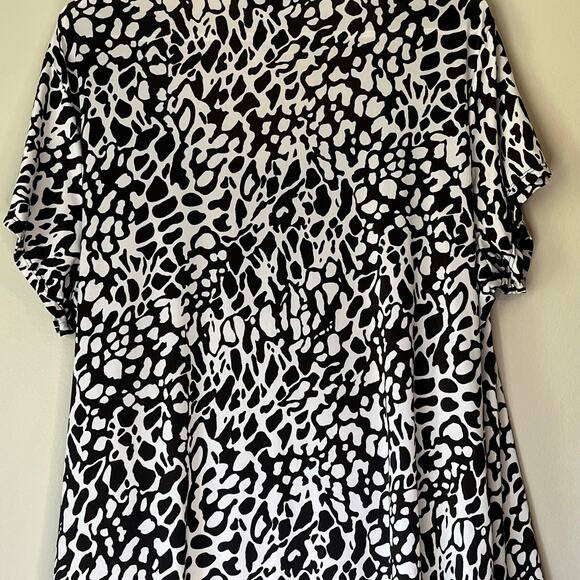 Elementz Black / White Short Sleeve Blouse Size 3X - Picture 10 of 12